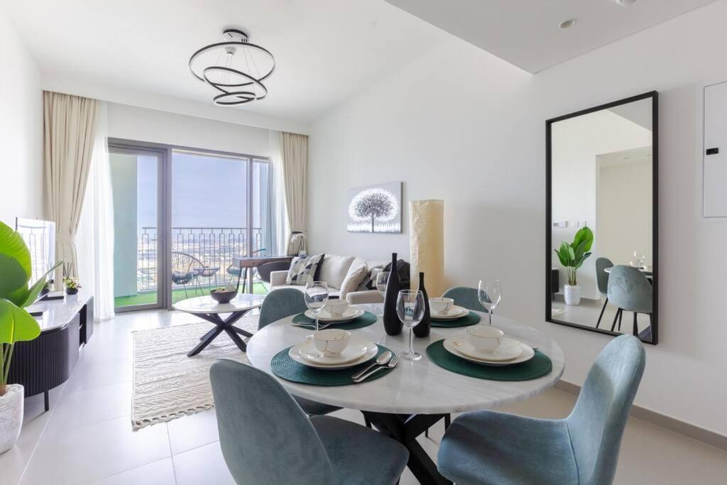 Elegant High Floor One Bedroom Next To Mall Apartment